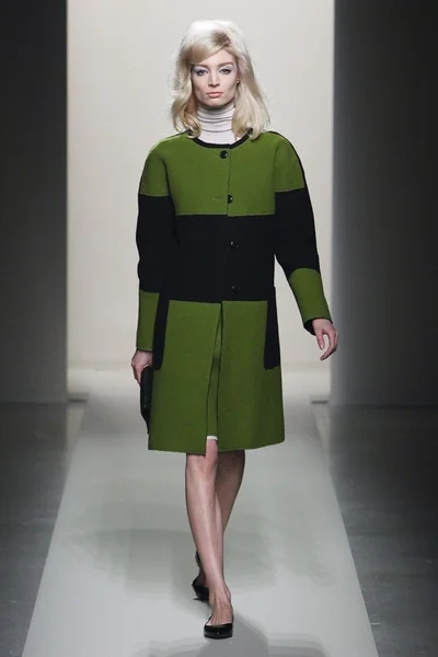 Look 12